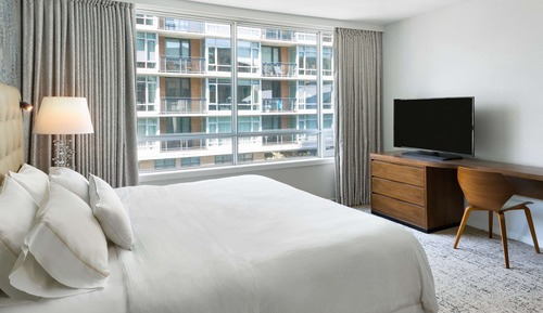 Habitación, 1 cama de matrimonio grande, accesible para personas con discapacidad (Roll-In Shower)