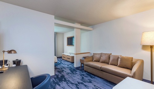 Suite, 1 cama de matrimonio grande (Mobility/Hearing Access, Roll-in Shwr)