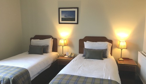 Habitación superior con 2 camas individuales (1 Adult)