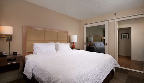 Suite, matrimon. grande, balcón, no fum.