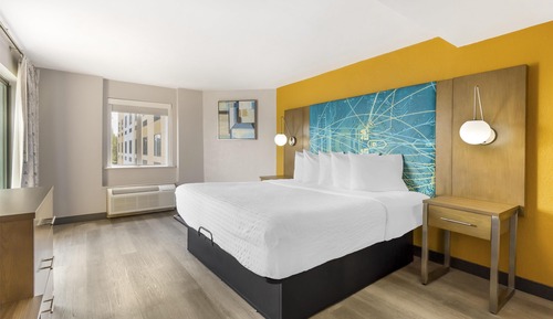 Suite, 1 cama de matrimonio grande, no fumadores, balcón (with Sofabed)