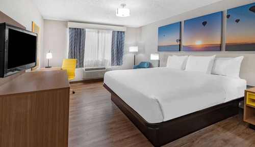 Habitación, 1 cama de matrimonio grande, no fumadores, junto a la piscina (Ground Floor)