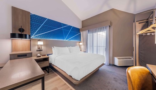 Standard Room, 1 King Bed, Balcony