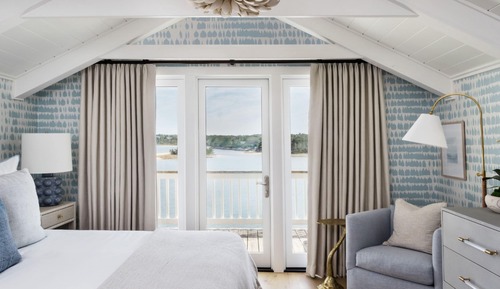 Hydrangea Water View King