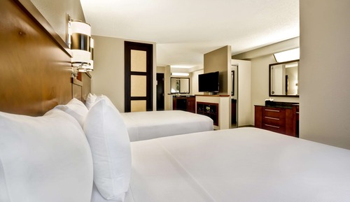 Habitación, 2 camas dobles (High Floor)