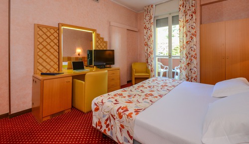 Habitación estándar doble, 1 cama de matrimonio grande, vistas al lago