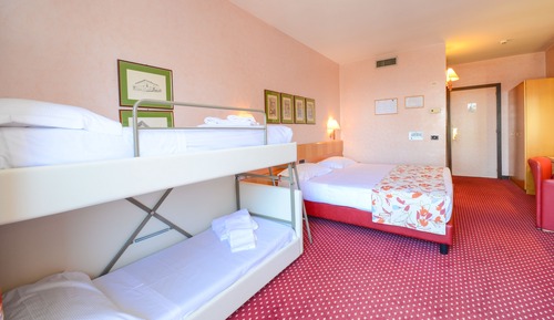 Habitación cuádruple, vistas al lago