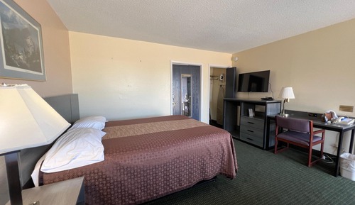 Queen Bed Accessible Non-Smoking