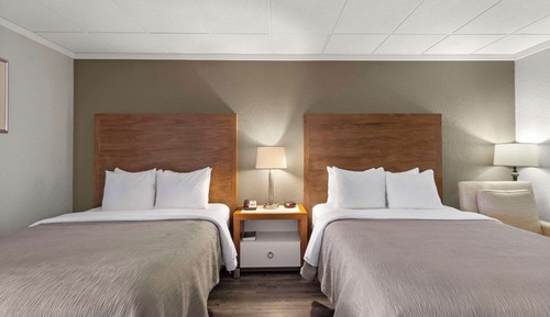 Habitación estándar, 2 camas de matrimonio, no fumadores (No Pets)