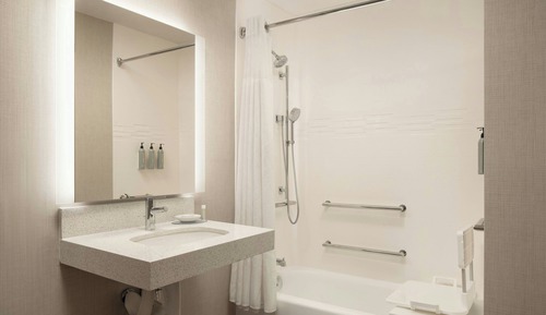 Estudio, 1 cama de matrimonio grande con sofá cama (Mobility/Hearing Accessible, Tub)