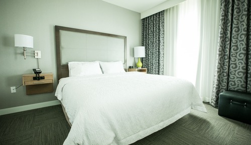 Habitación, 1 cama de matrimonio grande, accesible para personas con discapacidad (w/ bathtub)