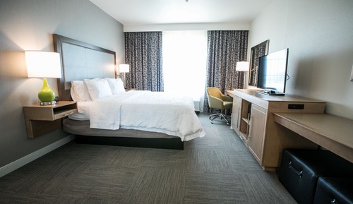 Habitación, 1 cama de matrimonio grande, no fumadores (mob/hearing acc w/ bathtub)