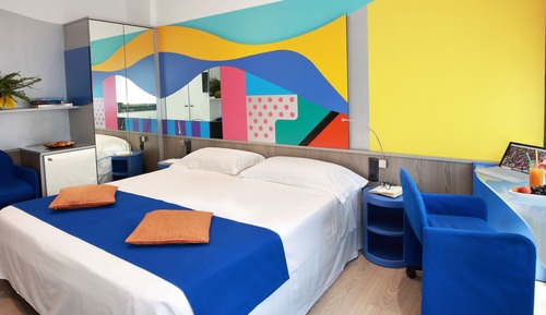 Habitación superior con 1 cama doble o 2 individuales