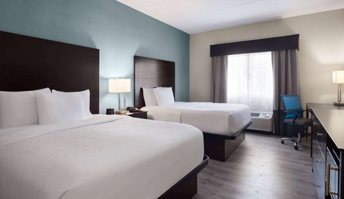 Habitación, 2 camas de matrimonio, no fumadores (Tub w/Grab Bars, Pet-Friendly)