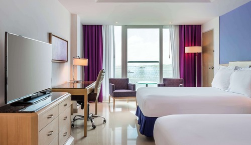 Habitación, 2 camas de matrimonio, accesible para personas con discapacidad (Roll-In Shower)