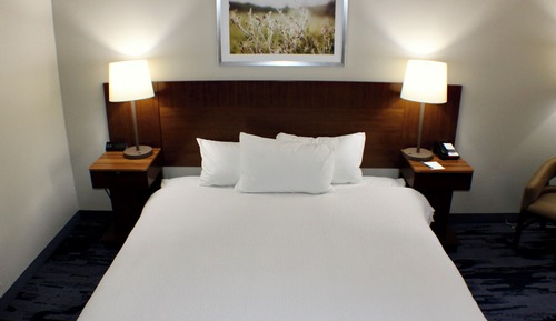 Habitación, 1 cama de matrimonio grande (Mobility/Hearing Accessible, Tub)