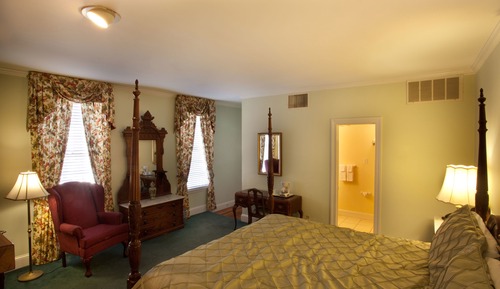 Room, 1 King Bed (101), Stairs Required