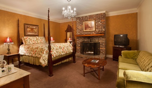 Room, 1 Queen Bed (106), Stairs Required