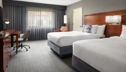 Habitación, 2 camas dobles (Mobility/Hearing Access, Roll-In Shwr)