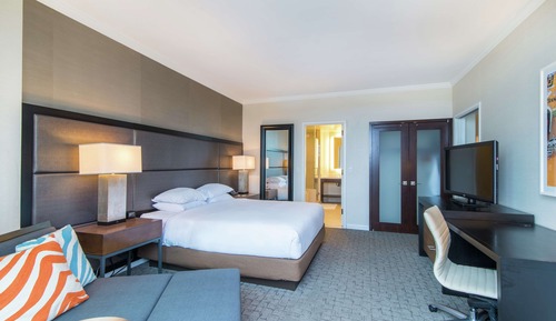 Suite Premier, balcón, vistas a la piscina (Top Floor, 2 Room Suite)