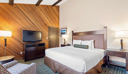 Suite, varias camas, patio, vistas al patio (Patio)