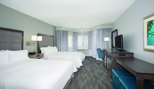 Habitación, 2 camas de matrimonio, accesible para personas con discapacidad (Roll-in Shower)