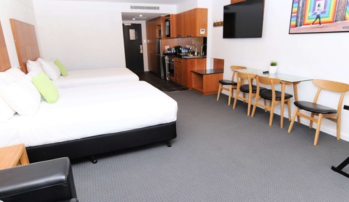 Apartamento superior, 2 camas de matrimonio, cocina, en la zona del patio