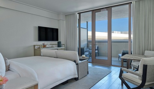 Habitación superior, 1 cama de matrimonio grande, no fumadores, balcón