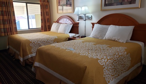 2 Queen Beds, No Elevator, Non-Smoking