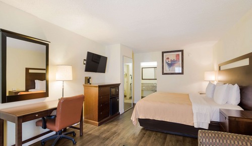 Habitación, 1 cama de matrimonio grande con sofá cama, accesible para personas con discapacidad