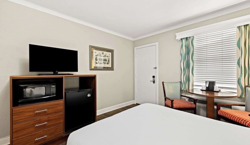 Habitación estándar, 2 camas dobles, no fumadores, frigorífico y microondas (Pet Friendly)