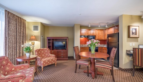 Suite, 2 camas de matrimonio, accesible para personas con discapacidad, no fumadores (Efficiency)