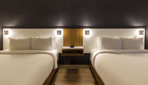 Habitación Deluxe, 2 camas de matrimonio, frigorífico y microondas