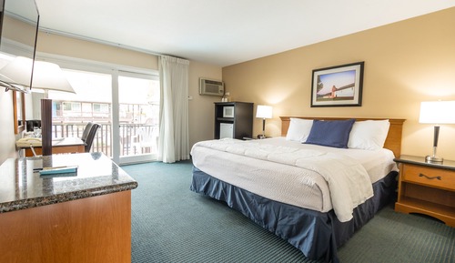 Habitación Signature, 1 cama de matrimonio grande, balcón (1 King Bed Nonsmoking)