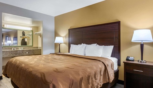 1 King Bed, Suite, Nonsmoking