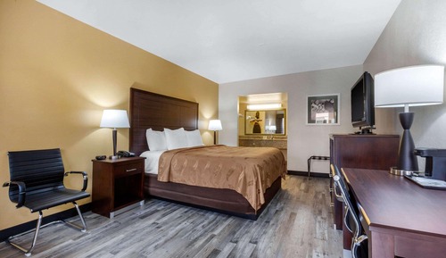 1 King Bed, Nonsmoking