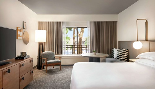 Habitación, 1 cama de matrimonio grande, vistas a la piscina