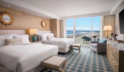 Habitación, 2 camas de matrimonio, vistas al mar (Roll-In Shower, Mobility)