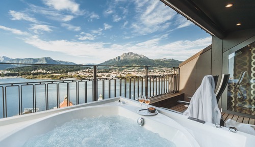 Signature Penthouse Spa Suite Lakeside