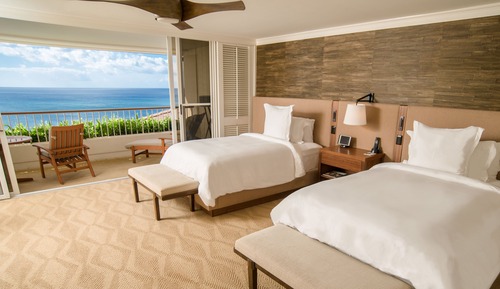 Habitación, 2 camas dobles, vistas parciales al mar