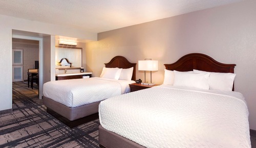 Habitación, 2 camas dobles, accesible para personas con discapacidad (Mobility & Hearing, Bathtub)