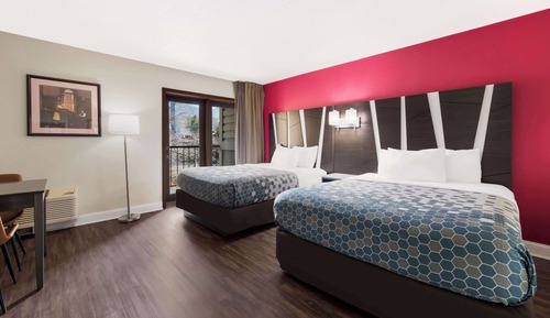 Habitación estándar, 2 camas de matrimonio, patio, vistas al río