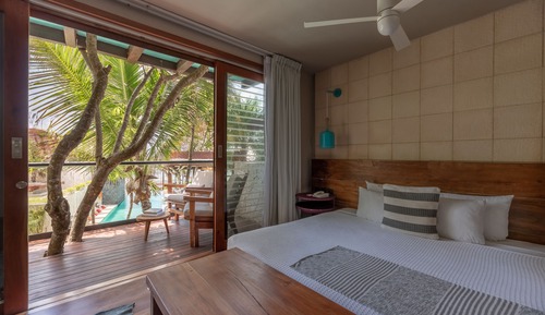 Habitación, vistas a la piscina