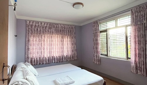 Habitación individual, baño compartido