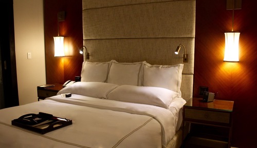 Habitación, 1 cama de matrimonio grande, vistas a la ciudad, en una planta alta