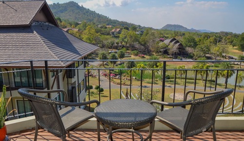 Vana Lake View Suite