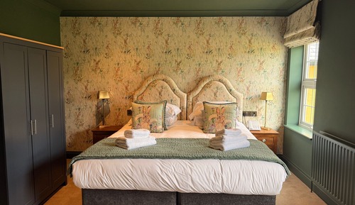 Habitación superior con 1 cama doble o 2 individuales