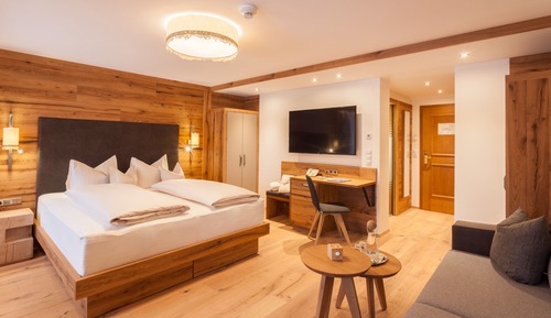 Suite Deluxe, 1 cama de matrimonio grande con sofá cama, materiales antialérgicos