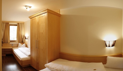 Habitación familiar, balcón, vistas a la montaña (Large - Main Building)