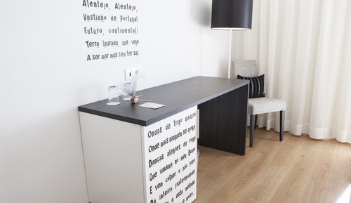 Habitación básica con 2 camas individuales